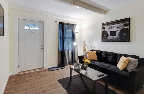 CUF Apartment | Amazing Centrally Located APT Combo Near UC, Hospital and Zoo! by RedAwning
