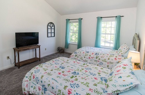 New Berlin House | Amazing, centrally located home with tons of space