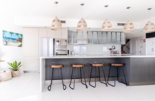 Currimundi Apartment | Amazing Currimundi Lakefront Ocean Penthouse