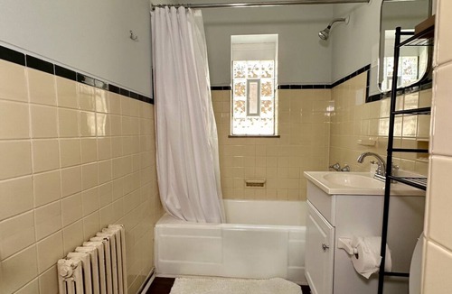Mount Vernon Apartment | Amazing Downtown Location! Quiet & Spacious!