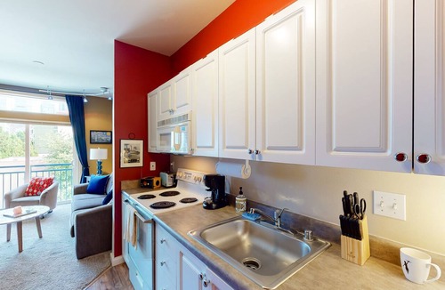 Belltown Apartment | Amazing downtown studio w/shared deck/full kitchen/WiFi close to everything