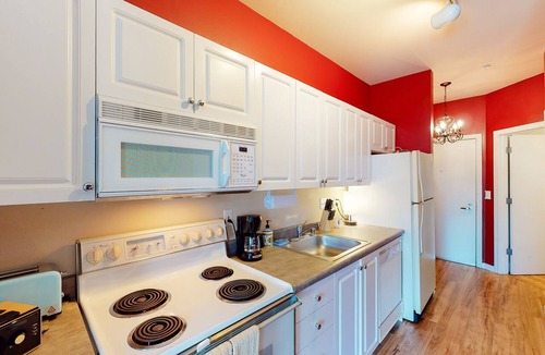 Belltown Apartment | Amazing downtown studio w/shared deck/full kitchen/WiFi close to everything