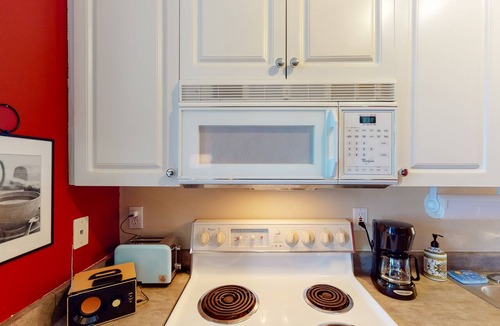 Belltown Apartment | Amazing downtown studio w/shared deck/full kitchen/WiFi close to everything