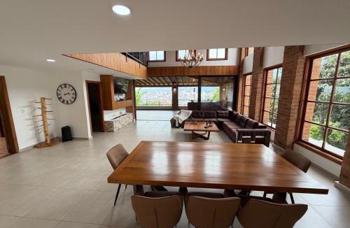 Envigado Villa | AMAZING EL POBLADO VIEWs-MODERN VILLA