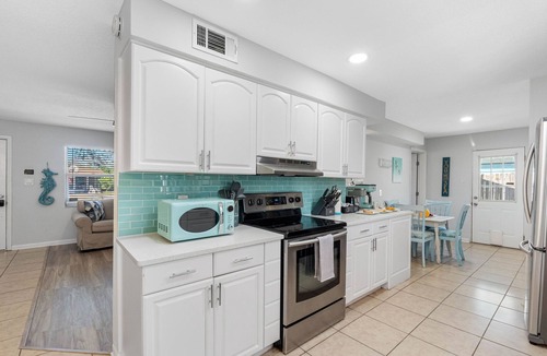 Largo House | Amazing Heated Pool House Close to Beaches