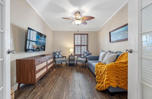 Crystal Beach House | Amazing Heated & Screen Pool w Stunning Design!