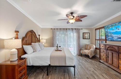 Crystal Beach House | Amazing Heated & Screen Pool w Stunning Design!
