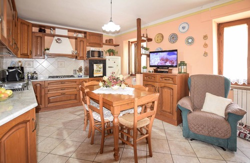 Fabbriche di Vallico House | Amazing home in Fabbriche di Vallico with WiFi