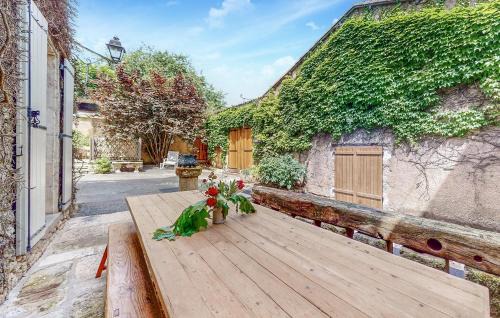 Couhe House | Amazing Home In Couhe