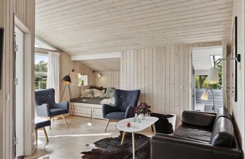 Saksild Strand House | Amazing home in Odder with kitchen