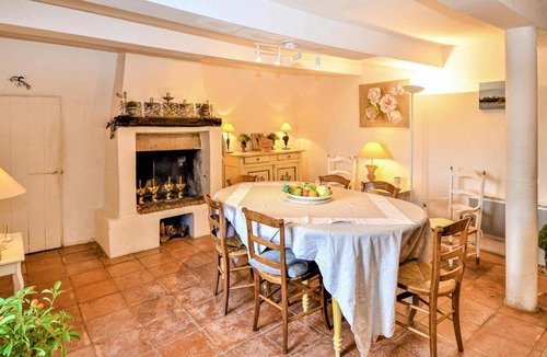 Violes House | Amazing home in Viols with 4 Bedrooms, WiFi and Outdoor swimming pool