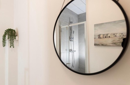 Darlington Apartment | Amazing house with central location TV downstairs and in bedroom super fast WiFi and crisp white hotel linen hosted by Our Home Short Stays