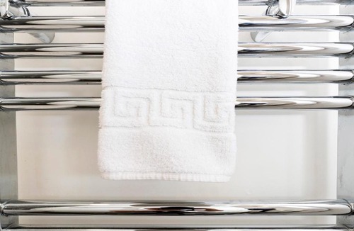 Darlington Apartment | Amazing house with central location TV downstairs and in bedroom super fast WiFi and crisp white hotel linen hosted by Our Home Short Stays