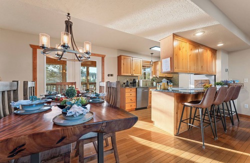 Reeds Spring Cabin | Amazing! Lakefront Cabin | Resort Amenities | Golf