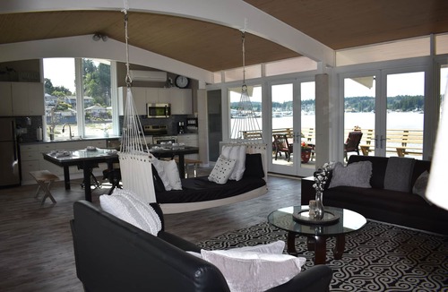Gig Harbor House | Amazing Lighthouse Beach Waterfront Homes sleeps 14