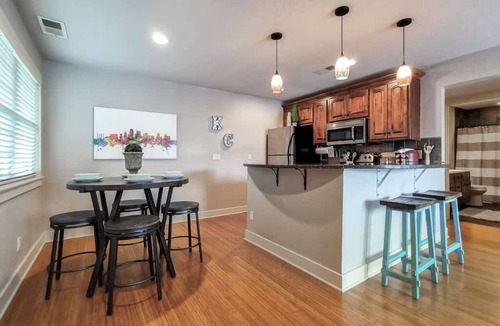 Plaza Westport Condo | Amazing Locale 2KingBR/1BTH
