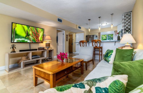 Nazareth Apartment | Amazing Location & Value! A few steps to the beach, walk to the restaurant/bar!