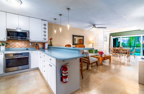 Nazareth Apartment | Amazing Location & Value! A few steps to the beach, walk to the restaurant/bar!
