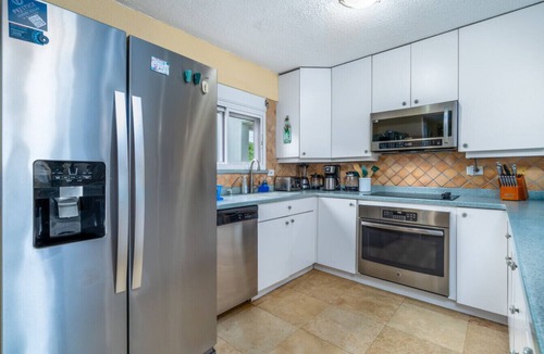 Nazareth Apartment | Amazing Location & Value! A few steps to the beach, walk to the restaurant/bar!