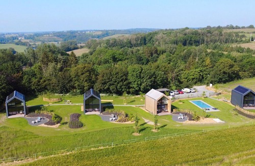 Bohon House | Amazing Lodge With Shared Pool