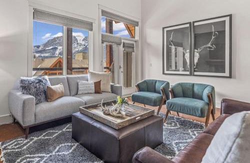 Canmore House | Amazing mountain Views 3BR Penthouse with private Balconies