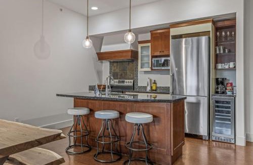Canmore House | Amazing mountain Views 3BR Penthouse with private Balconies