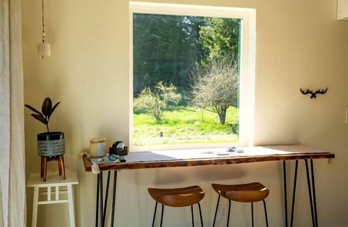Sequim Cottage | Amazing Mountain Views in this Charming Cottage with a Hot Tub in Sequim, Washington