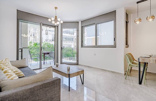 Kerem HaTeimanim Apartment | Amazing New 3BR in Yona Hanavi SAFE ROOM