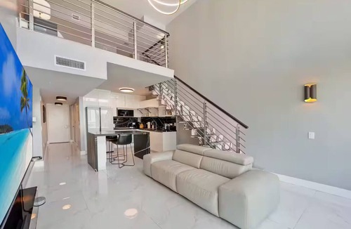 Brickell Apartment | > Amazing NEW Remodeled LOFT <