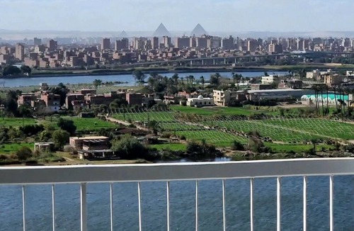 Al-Basatin Apartment | Amazing Nile View & Pyramids