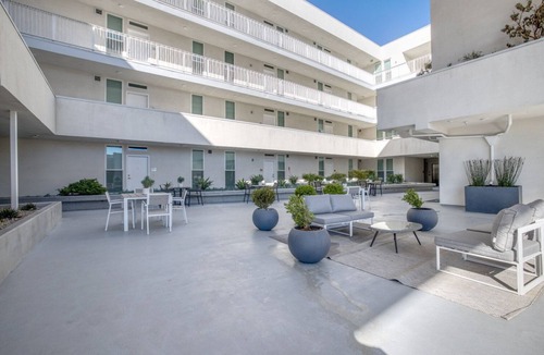 NoHo Arts District Apartment | Amazing NoHo Studio w/Gym, W/D & Roof Terrace, near TJ, by Blueground