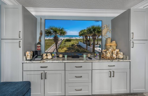 Arcadian Shores Condo | Amazing Oceanfront Condo @ NH Tower Kingston-Indoor Pool/Hot Tub, Outdoor Pool
