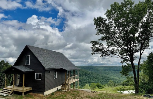 Jasper Cabin | Amazing Ozark views+New Hot Tub+10 private acres+Pond+15 min to Buffalo River