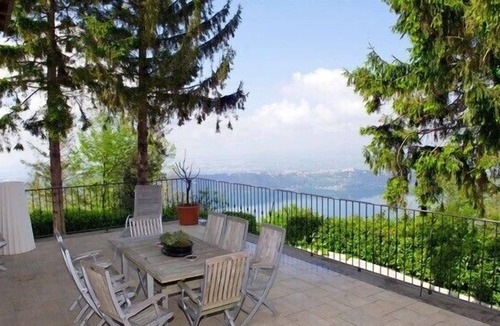 Rocca di Papa Villa | AMAZING PANORAMIC VILLA OVERLOOKING THE LAKE