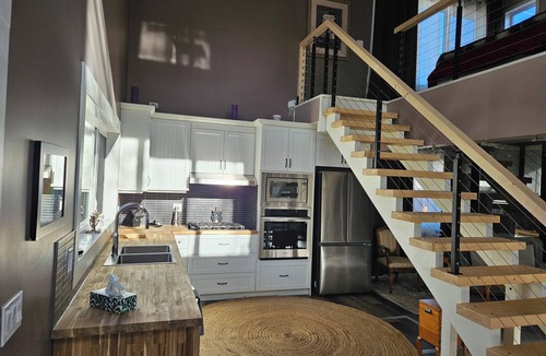 High River House | Amazing Peace Chalet Oasis - Rockies Doorway/Easy 20 min commute Calgary South