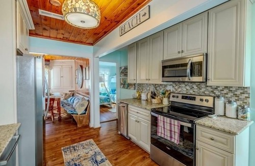 Kure Beach House | AMAZING place!Close to beach, pier and restaurants.Huge fenced yard! This is it!