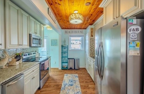 Kure Beach House | AMAZING place!Close to beach, pier and restaurants.Huge fenced yard! This is it!