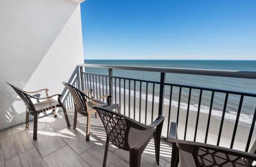 Downtown Myrtle Beach House | Amazing Pools, Direct Oceanfront Studio, King bed