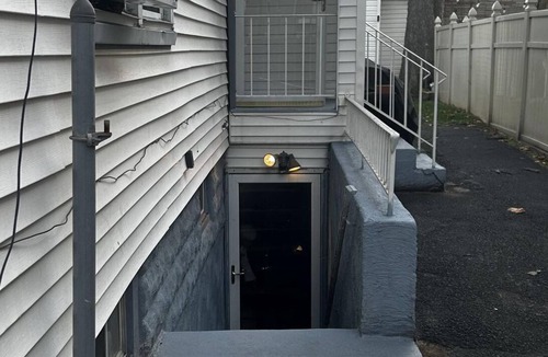 Queens Apartment | AMAZING PRIVATE QUIET & COMFORTABLE SHORT STAYS! KING SZ BED.10 mins from JFK