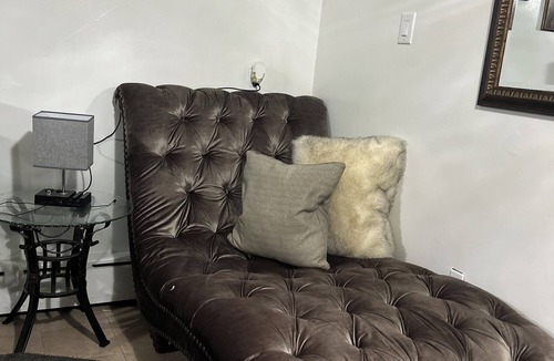 Queens Apartment | AMAZING PRIVATE QUIET & COMFORTABLE SHORT STAYS! KING SZ BED.10 mins from JFK