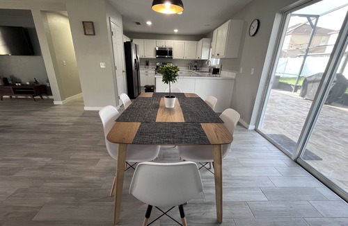 Calabay Parc House | Amazing renovated home with cozy patio and hot tub