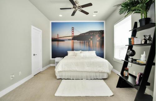 East Downtown Houston House | AMAZING ROOFTOP DOWNTOWN SKYLINE Views