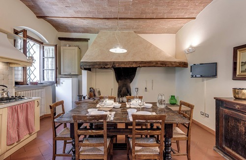 Montespertoli Apartment | Amazing Rustic One Bedroom Apartment