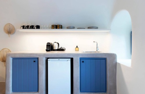 Vothon Apartment | Amazing Santorini Suite | Ananke Suite | Private Hot Tub | Spacious Furnished.