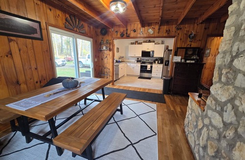 Copper Hill House | Amazing secluded 3-bedroom house with AC in charming Floyd VA, near FloydFest.
