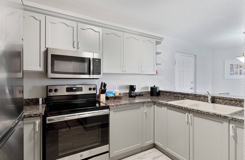 Crystal Harbour Apartment | Amazing Stay Close to Best Attractions! 4 Relaxing Units w/Kitchen, Pool!
