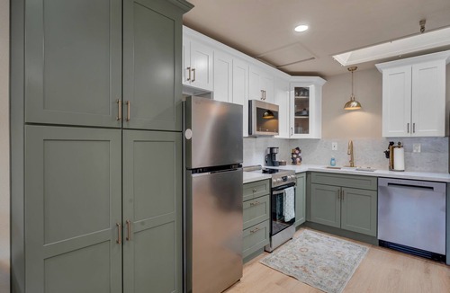 Williams Apartment | Amazing Studio right on Historic Rte 66 in Williams. Walk to the action~!
