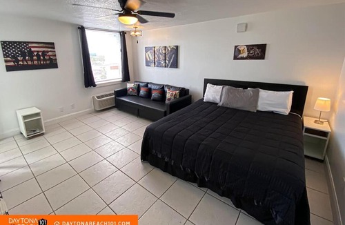 Lenox Park Apartment | Amazing Studio Steps Away From The Atlantic Ocean!