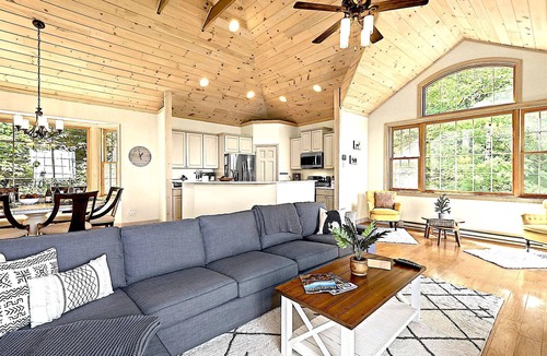 Beech Mountain Cottage | Amazing Sunset View, 1 Mile To Ski, Sauna, Hot Tub, Wi-Fi, Game Room, Bonfire