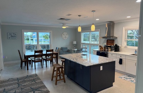 Marco Island House | Amazing Sunsets from your private Lanai! Pool and Jacuzzi!